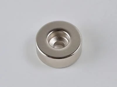 ネオジム磁石(N40)、円柱型段穴付、Φ15x6(M3段穴)(mm)、高さ方向