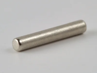 ネオジム磁石(N48)、円柱型、Φ1.5x9(mm)、高さ方向