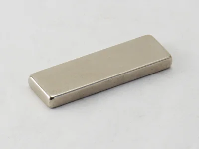 ネオジム磁石(N35)、角型、47.5x14.5x5(mm)、5mm方向