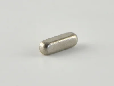 サマコバ磁石(SS28)、角型、1.2x1.2x4(mm)、Niメッキ、4mm方向
