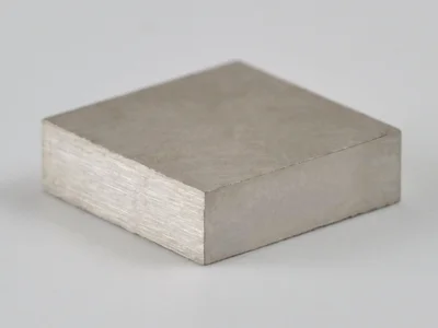 アルニコ磁石、角型、10x10x3(mm)、3mm方向