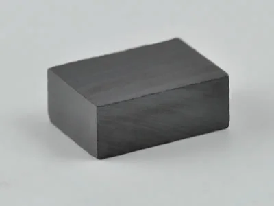 フェライト磁石、角型、12.5x8.5x4.7(mm)、4.7mm方向