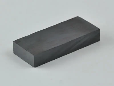 フェライト磁石、角型、24x10x4(mm)、4mm方向