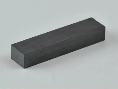 フェライト磁石、角型、25x6x4(mm)、4mm方向