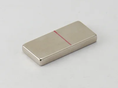 ネオジム磁石(N35)、角型、40x18x5(mm)、5mm方向
