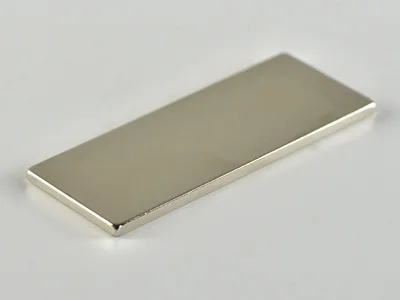 ネオジム磁石(N40)、角型、50x20x2(mm)、2mm方向