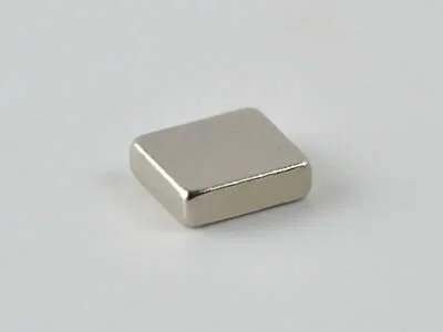 ネオジム磁石(N40H)、角型、3.4x3x1(mm)、1mm方向