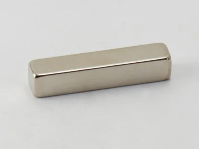ネオジム磁石(N40)、角型、5x1x1(mm)、1mm方向