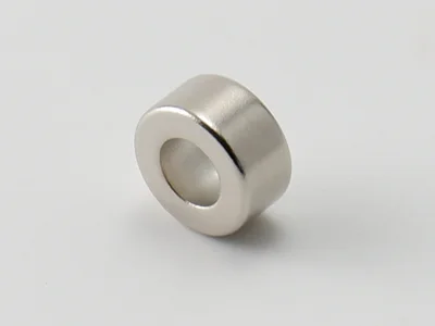 ネオジム磁石(N40)、リング型、Φ6xΦ3x3(mm)、高さ方向