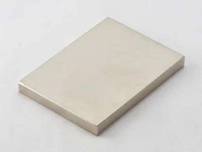 ネオジム磁石(N35)、角型、88x63x8(mm)、8mm方向