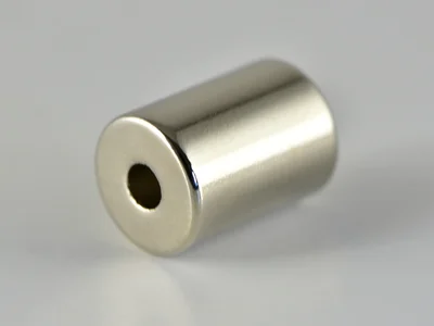 ネオジム磁石(N40)、リング型、Φ9.5xΦ3x13(mm)、高さ方向