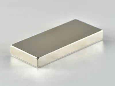 ネオジム磁石(N42H)、角型、70x30x8(mm)、8mm方向