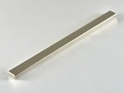 ネオジム磁石(N40)、角型、150x5x10(mm)、10mm方向