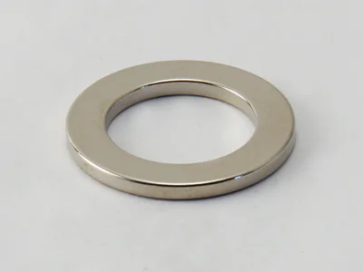 ネオジム磁石(N40)、リング型、Φ30xΦ19.5x2.5(mm)、径方向