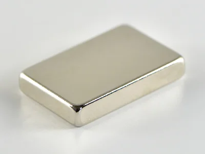 ネオジム磁石(N40)、角型、22.5x4x15.2(mm)、15.2mm方向