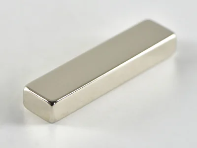 ネオジム磁石(N40)、角型、34x8x5(mm)、5mm方向