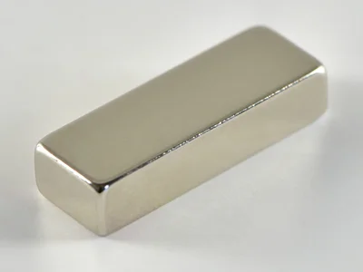 ネオジム磁石(N40)、角型、23x8x5(mm)、5mm方向