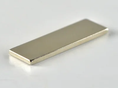 ネオジム磁石(N52)、角型、30x1.65x10(mm)、10mm方向