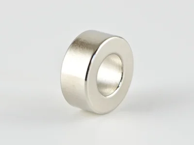 ネオジム磁石(N40)、リング型、Φ9.5xΦ5x4(mm)、径方向