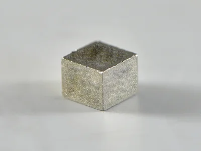 サマコバ磁石(SS26)、角型、5x5x4(mm)、4mm方向