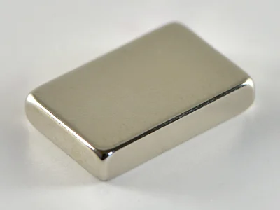ネオジム磁石(N40)、角型、15x3x10(mm)、10mm方向