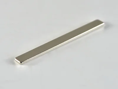 ネオジム磁石(N40)、角型、50x1.5x5(mm)、5mm方向