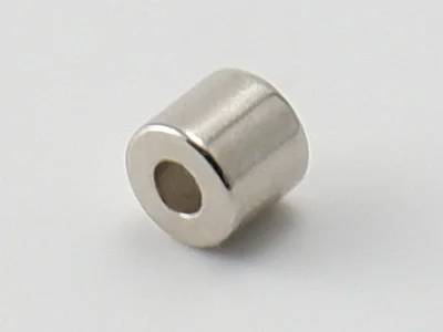 ネオジム磁石(N45SH)、リング型、Φ2.7xΦ1.1x2.4(mm)、径方向