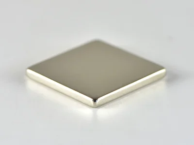 ネオジム磁石(N45H)、角型、18x2x18(mm)、18mm方向
