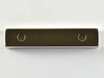 ネオジム磁石(N40)、角型皿穴付、50x10x6.8(2-M3)(mm)、6.8mm方向