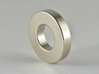 ネオジム磁石(N40)、リング型、Φ35xΦ17x6.8(mm)、高さ方向