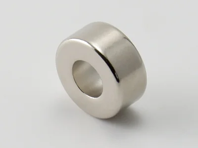ネオジム磁石(N40)、リング型、Φ11xΦ5x5(mm)、高さ方向