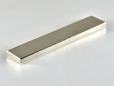 ネオジム磁石(N40)、角型、100x20x5(mm)、5mm方向