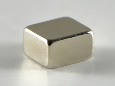 ネオジム磁石(N52)、角型、3x2x3.5(mm)、3.5mm方向