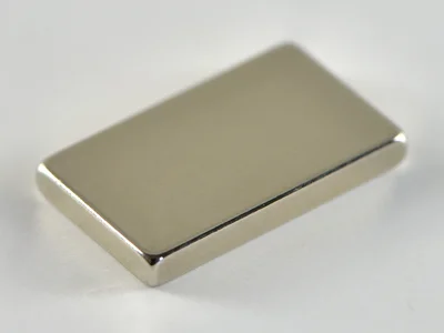 ネオジム磁石(N48)、角型、14.4x8.7x1.8(mm)、1.8mm方向