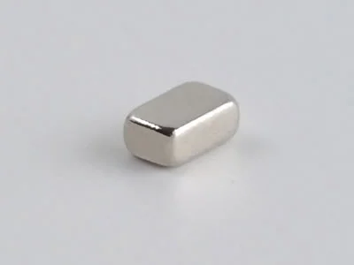 ネオジム磁石(N48H)、角型、2x0.8x1.2(mm)、1.2mm方向