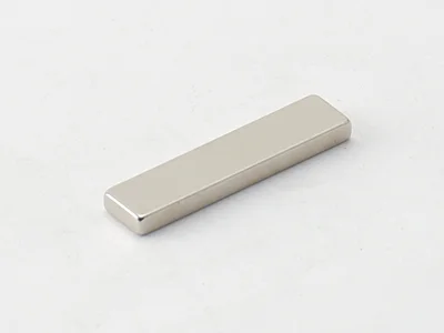 ネオジム磁石(N35SH)、角型、18x4x1.5(mm)、1.5mm方向
