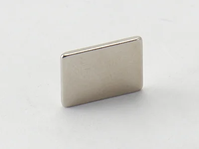 ネオジム磁石(N40)、角型、11x1x8.4(mm)、8.4mm方向