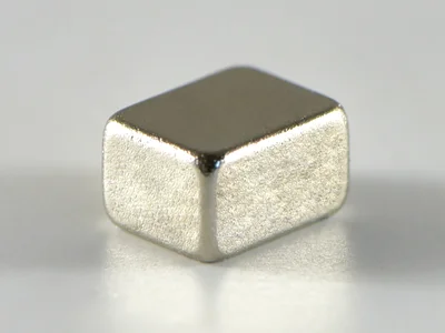 サマコバ磁石(SS32H)、角型、4x3x5(mm)、Niメッキ、5mm方向