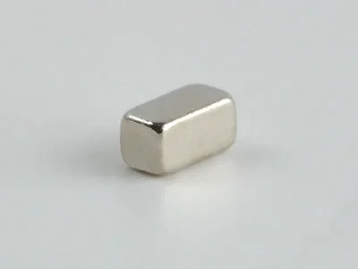 ネオジム磁石(N40)、角型、2x1x1(mm)、1mm方向