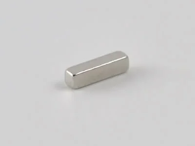 ネオジム磁石(N40)、角型、4x1x1(mm)、1mm方向