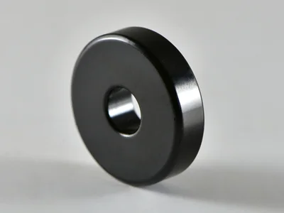 ネオジム磁石(N40)、Φ20xΦ6x5(mm)、黒樹脂、高さ方向