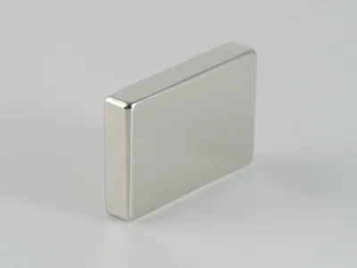ネオジム磁石(N48)、角型、20x5.5x30(mm)、30mm方向