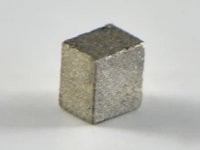 サマコバ磁石(SS30)、角型、1.8x1.4x2(mm)、2mm方向