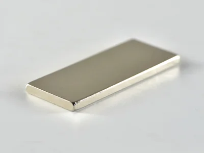 ネオジム磁石(N45H)、角型、40x17x2.6(mm)、2.6mm方向