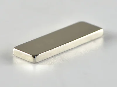 ネオジム磁石(N45SH)、角型、22x7x2(mm)、2mm方向