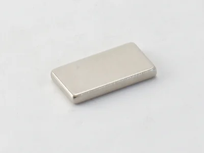 ネオジム磁石(N35H)、角型、24x13x3(mm)、3mm方向