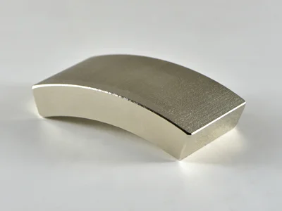 ネオジム磁石(N40)、C型、R75xr65x30(45°)(mm)、外径N内径S