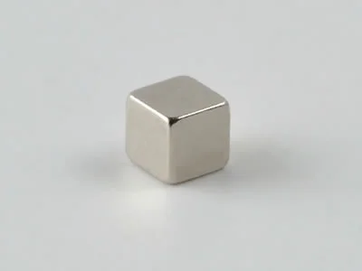 ネオジム磁石(N40)、角型、1x1x1(mm)、1mm方向