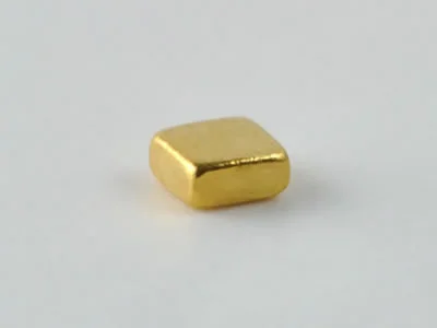 ネオジム磁石(N45)、角型、1.5x0.7x1.5(mm)、金メッキ、1.5mm方向