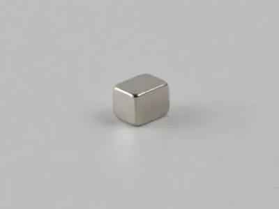 ネオジム磁石(N40)、角型、4x3x3(mm)、3mm方向